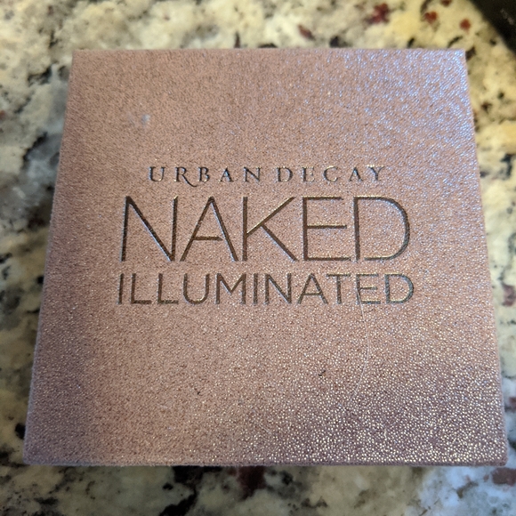 Assorted Makeup - Picture 2 of 6